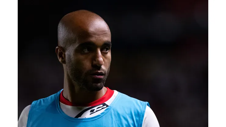 Lucas Moura durante confronto contra o Sport no Brasileirão 2025.