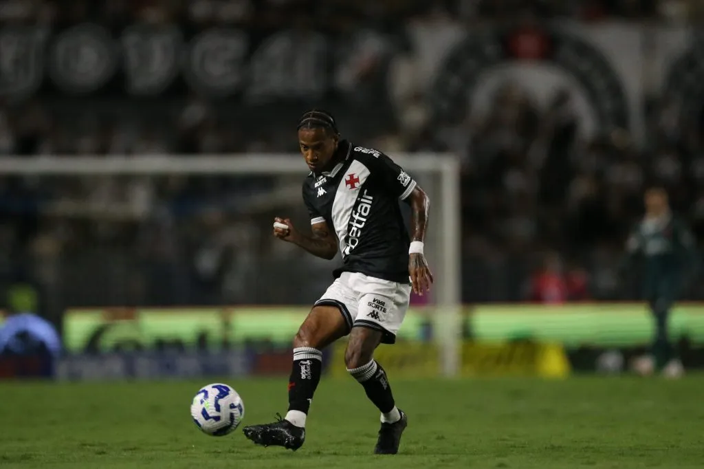 TchêTchê jogador do Vasco durante a partida entre CSA – Foto: Marlon Costa/AGIF