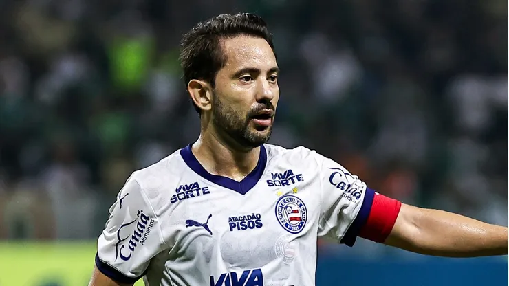 Everton Ribeiro durante confronto contra o Palmeiras no Brasileirão de 2025. Foto: Fabio Giannelli/AGIF