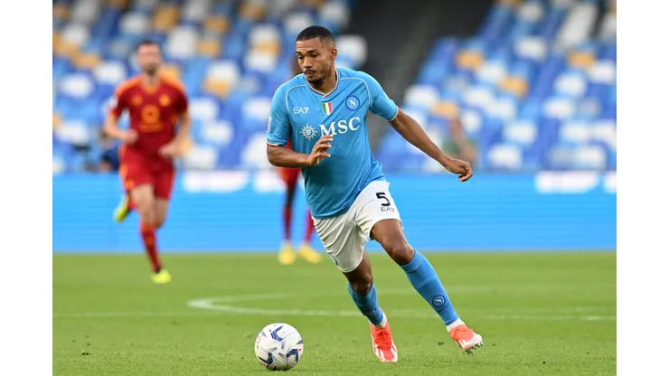 NAPLES, ITALY - APRIL 28: Juan Jesus of SSC Napoli during the Serie A TIM match between SSC Napoli and AS Roma - Serie A TIM at Stadio Diego Armando Maradona on April 28, 2024 in Naples, Italy. (Photo by Francesco Pecoraro/Getty Images)