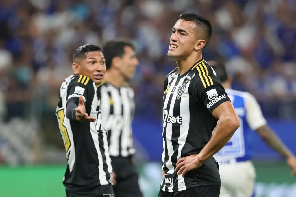 MG – BELO HORIZONTE – 11/09/2025 – COPA DO BRASIL 2025, CRUZEIRO X ATLETICO-MG – Cuello jogador do Atletico-MG lamenta durante partida contra o Cruzeiro no estadio Mineirao pelo campeonato Copa Do Brasil 2025. Foto: Gilson Lobo/AGIF