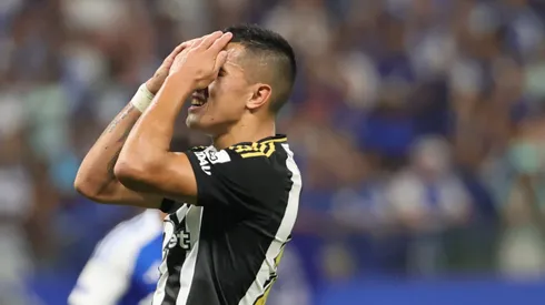 MG – BELO HORIZONTE – 11/09/2025 – COPA DO BRASIL 2025, CRUZEIRO X ATLETICO-MG – Cuello jogador do Atletico-MG lamenta durante partida contra o Cruzeiro no estadio Mineirao pelo campeonato Copa Do Brasil 2025. Foto: Gilson Lobo/AGIF