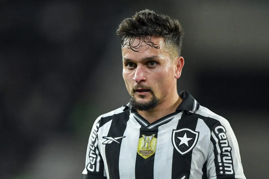 Artur está treinando em sua folga – Foto: Thiago Ribeiro/AGIF.