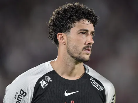 Gustavo Henrique nega cadeirada em discussão quente com Memphis Depay no Corinthians