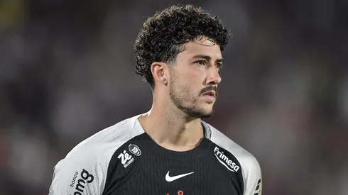 Gustavo Henrique durante confronto contra o Fluminense no Campeonato Brasileiro de 2025.