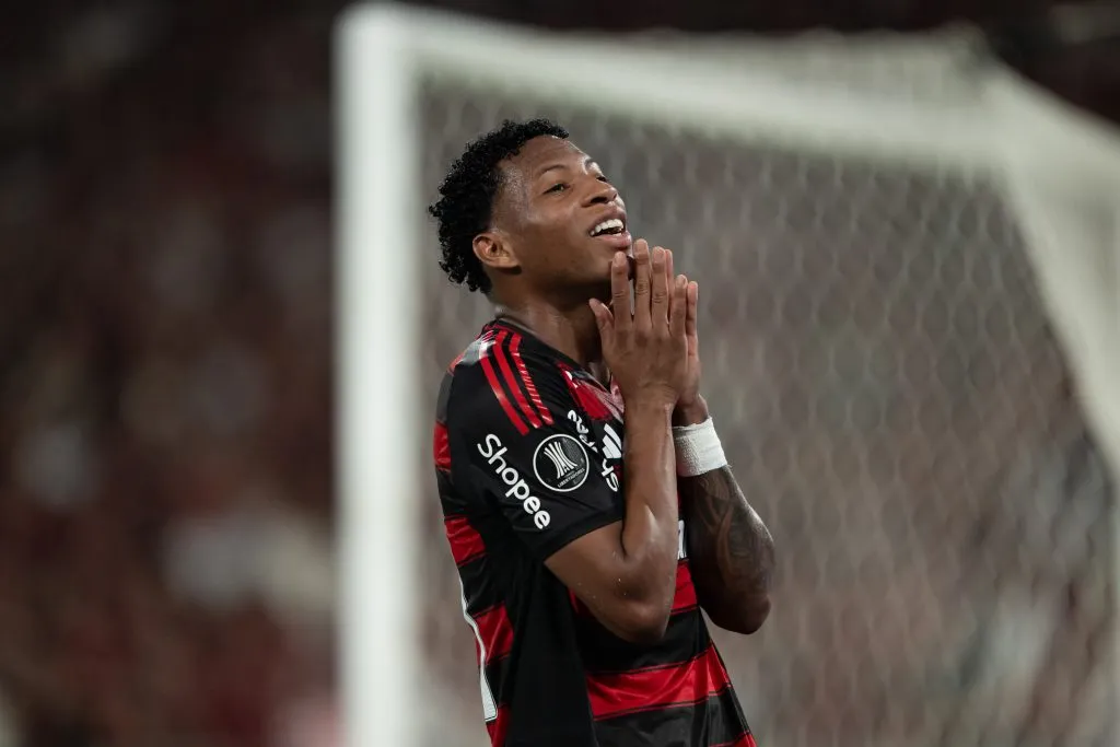 RJ – RIO DE JANEIRO – 18/09/2025 – COPA LIBERTADORES 2025, FLAMENGO X ESTUDIANTES – Plata jogador do Flamengo lamenta durante partida contra o Estudiantes no estadio Maracana pelo campeonato Copa Libertadores 2025. Foto: Jorge Rodrigues/AGIF