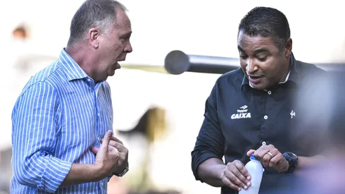 BELO HORIZONTE, BRAZIL – JULY 2: Roger Machado coach of Atletico MG and Mano Menezes coach of Cruzeiro during a match between Atletico MG and Cruzeiro as part of Brasileirao Series A 2017 at Independencia stadium on July 2, 2017 in Belo Horizonte, Brazil. (Photo by Pedro Vilela/Getty Images)