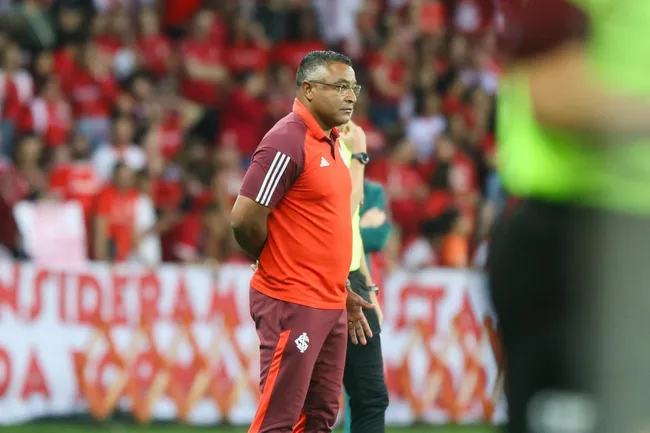 Roger Machado durante a vitória do Internacional diante do Fluminense no Brasileirão 2024 – Foto: Divulgação Internacional