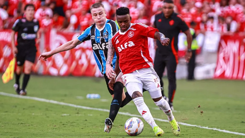 Internacional x Grêmio se enfrentam pelo Brasileirão 2025. Foto: Maxi Franzoi/AGIF