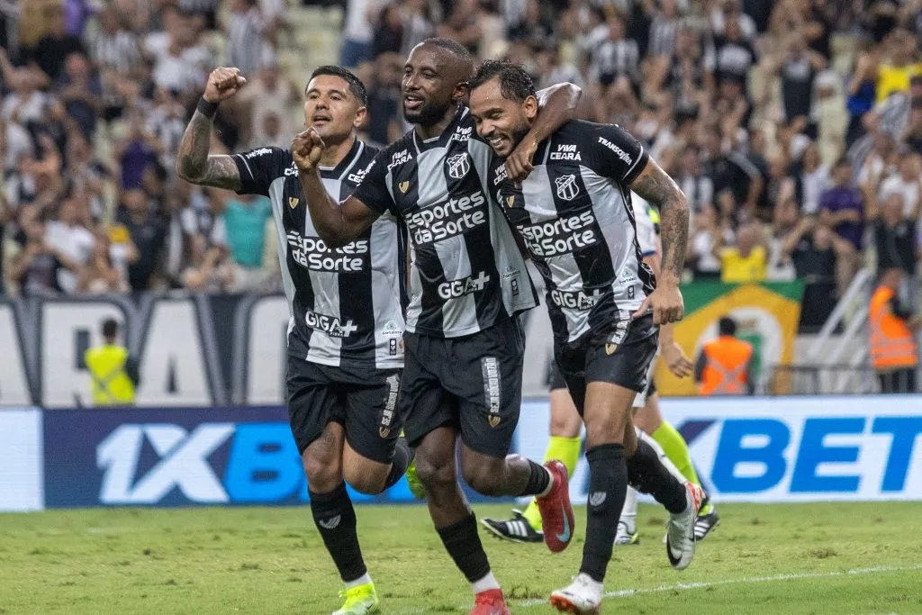 Lourenco jogador do Ceara comemora seu gol durante partida contra o Bahia no estadio Arena Castelao pelo campeonato Brasileiro A 2025. Foto: Lucas Emanuel/AGIF