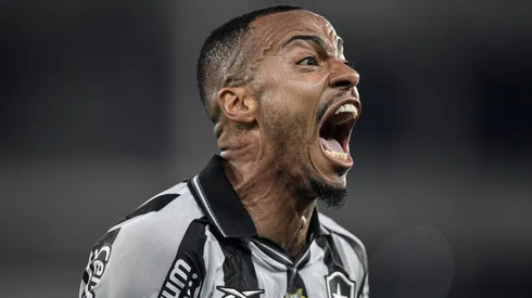 Marlon Freitas jogador do Botafogo durante partida contra o Atletico-MG no estadio Engenhao pelo campeonato Brasileiro A 2025. Foto: Thiago Ribeiro/AGIF