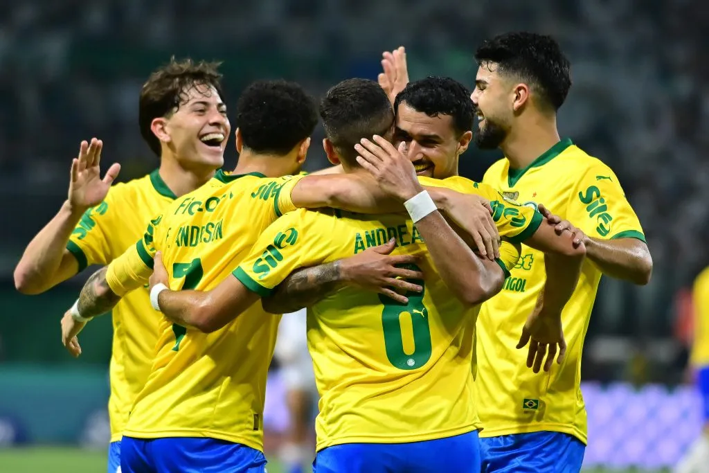 Andreas Pereira jogador do Palmeiras comemora seu gol durante partida contra o Fortaleza no estadio Arena Allianz Parque pelo campeonato Brasileiro A 2025. Foto: Jota Erre/AGIF