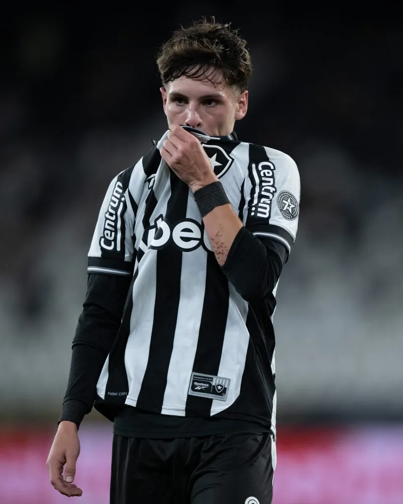 RJ – RIO DE JANEIRO – 17/09/2025 – BRASILEIRO A 2025, BOTAFOGO X MIRASSOL – Montoro jogador do Botafogo durante partida contra o Mirassol no estadio Engenhao pelo campeonato Brasileiro A 2025. Foto: Jorge Rodrigues/AGIF