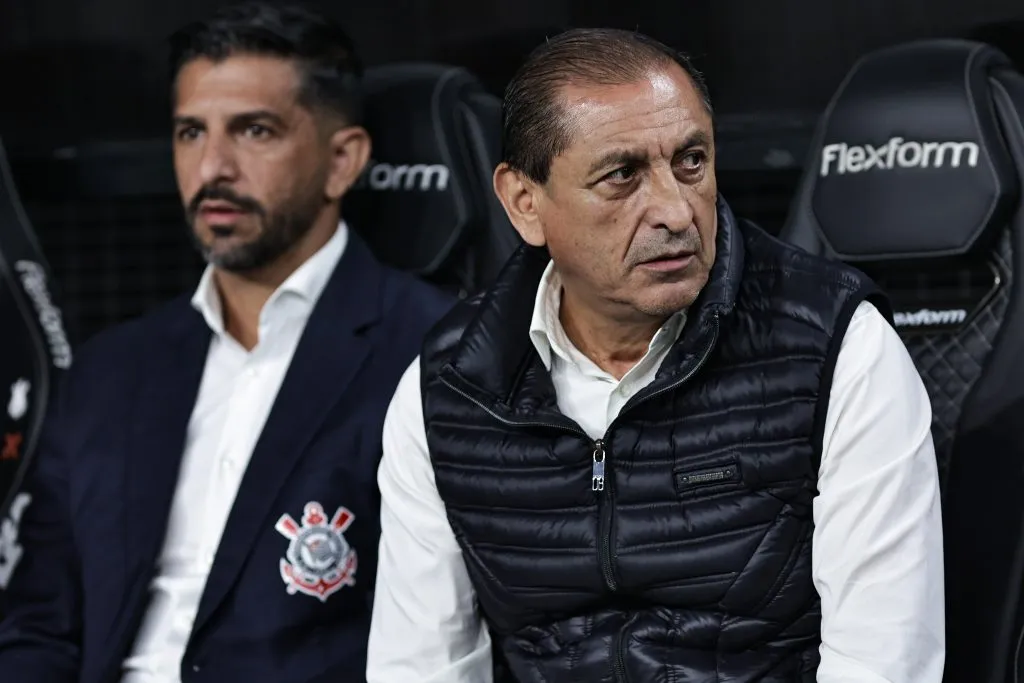 SP – SAO PAULO – 16/04/2025 – BRASILEIRO A 2025, CORINTHIANS X FLUMINENSE – Ramon Diaz tecnico do Corinthians durante partida contra o Fluminense no estadio Arena Corinthians pelo campeonato Brasileiro A 2025.  Foto: Fabio Giannelli/AGIF