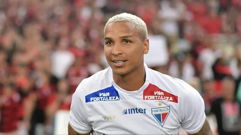 Deyverson em campo pelo Fortaleza. Foto: Thiago Ribeiro/AGIF