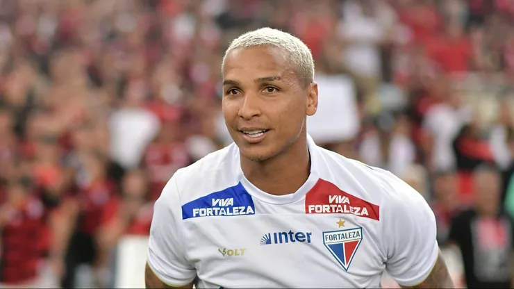 Deyverson em campo pelo Fortaleza. Foto: Thiago Ribeiro/AGIF