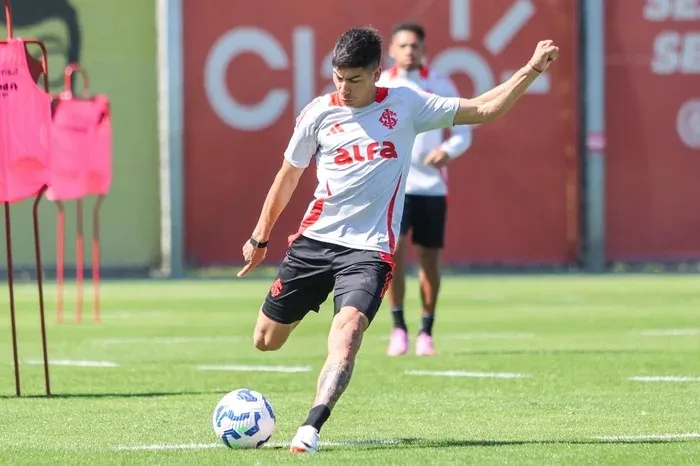 Alan Rodríguez em treino no CT Parque Gigante. Foto: Ricardo Duarte / Internacional