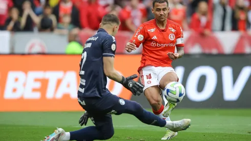 PORTO ALEGRE, BRAZIL – OCTOBER 8: Alan Patrick of Internacional and Gabriel Grando of Gremio compete for the ball during the match between Internacional and Gremio as part of Brasileirao 2023 at Beira-Rio Stadium on October 8, 2023 in Porto Alegre, Brazil. (Photo by Pedro H. Tesch/Getty Images)