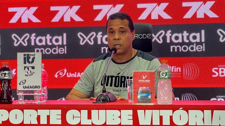 Técnico do Vitoria durante coletiva de imprensa no estadio Barradao pelo campeonato Brasileiro A 2025. Foto: Marcio Jose/AGIF