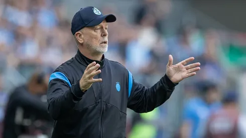 RS – PORTO ALEGRE – 13/09/2025 – BRASILEIRO A 2025, GREMIO X MIRASSOL – Mano Menezes tecnico do Gremio durante partida contra o Mirassol no estadio Arena do Gremio pelo campeonato Brasileiro A 2025. Foto: Liamara Polli/AGIF