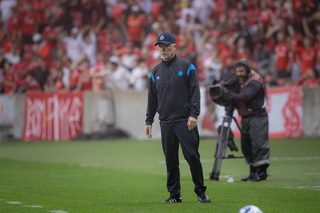 RS – PORTO ALEGRE – 21/09/2025 – BRASILEIRO A 2025, INTERNACIONAL X GREMIO – Mano Menezes tecnico do Gremio durante partida contra o Internacional no estadio Beira-Rio pelo campeonato Brasileiro A 2025. Foto: Maxi Franzoi/AGIF