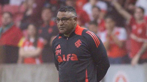 Roger Machado tecnico do Internacional durante partida contra o Gremio no estadio Beira-Rio pelo campeonato Brasileiro A 2025. Foto: Maxi Franzoi/AGIF