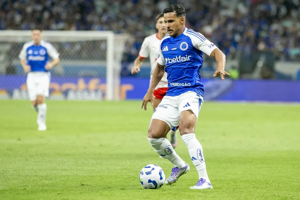 MG – BELO HORIZONTE – 21/09/2025 – BRASILEIRO A 2025, CRUZEIRO X BRAGANTINO – Kaiki jogador do Cruzeiro durante partida contra o Bragantino no estadio Mineirao pelo campeonato Brasileiro A 2025. Foto: Fernando Moreno/AGIF