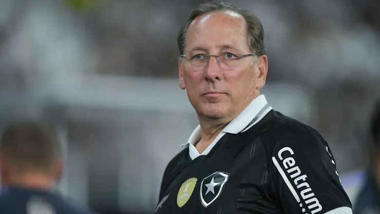 John Textor estará como um dos representantes do Botafogo na Bola de Ouro