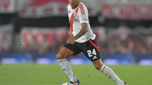 BUENOS AIRES, ARGENTINA - JANUARY 21: Enzo Perez of River Plate drives the ball during a international friendly match between River Plate and Mexico at Estadio M·s Monumental Antonio Vespucio Liberti on January 21, 2025 in Buenos Aires, Argentina. (Photo by Marcelo Endelli/Getty Images)