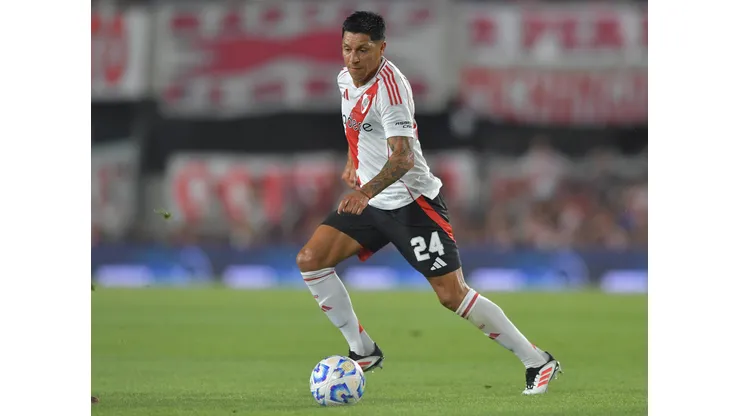 BUENOS AIRES, ARGENTINA - JANUARY 21: Enzo Perez of River Plate drives the ball during a international friendly match between River Plate and Mexico at Estadio M·s Monumental Antonio Vespucio Liberti on January 21, 2025 in Buenos Aires, Argentina. (Photo by Marcelo Endelli/Getty Images)