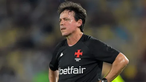 Fernando Diniz durante confronto contra o Flamengo no Campeonato Brasileiro de 2025.