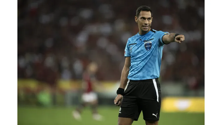 RJ - RIO DE JANEIRO - 28/05/2024 - COPA LIBERTADORES 2024, FLAMENGO X MILLONARIOS - O arbitro Facundo Tello durante partida entre Flamengo e Millonarios no estadio Maracana pelo campeonato Copa Libertadores 2024. Foto: Jorge Rodrigues/AGIF