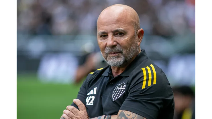 MG - BELO HORIZONTE - 14/09/2025 - BRASILEIRO A 2025, ATLETICO-MG X SANTOS - Sampaoli tecnico do Santos durante partida contra o Atletico-MG no estadio Arena MRV pelo campeonato Brasileiro A 2025. Foto: Fernando Moreno/AGIF