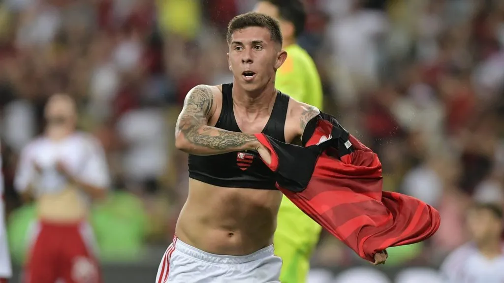 Felipe Teresa comemorando gol pelo Flamengo. Foto: Thiago Ribeiro/AGIF