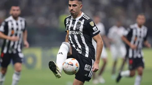 MG – BELO HORIZONTE – 25/09/2024 – COPA LIBERTADORES 2024, ATLETICO-MG X FLUMINENSE – Battaglia jogador do Atletico-MG durante partida contra o Fluminense no estadio Arena MRV pelo campeonato Copa Libertadores 2024. Foto: Gilson Lobo/AGIF