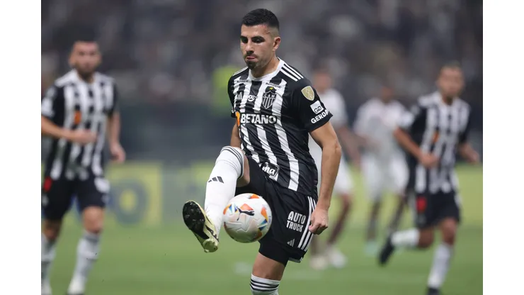 MG - BELO HORIZONTE - 25/09/2024 - COPA LIBERTADORES 2024, ATLETICO-MG X FLUMINENSE - Battaglia jogador do Atletico-MG durante partida contra o Fluminense no estadio Arena MRV pelo campeonato Copa Libertadores 2024. Foto: Gilson Lobo/AGIF