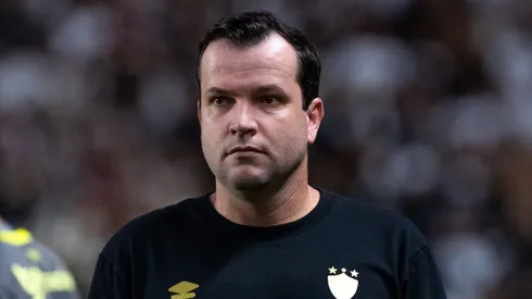 Daniel Paulista tecnico do Corinthians durante partida contra o Sport no estadio Ilha do Retiro pelo campeonato Brasileiro A 2025. Foto: Rafael Vieira/AGIF