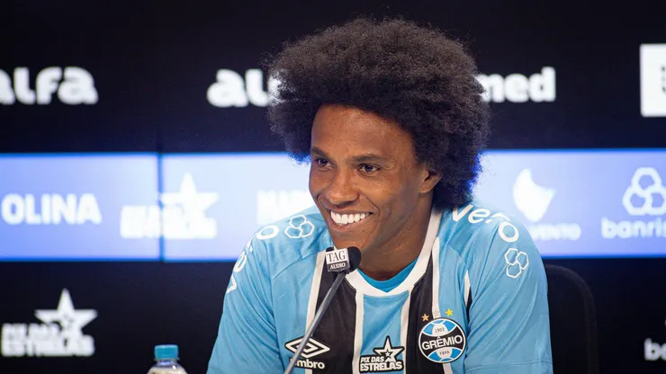 Willian fala aos jornalista durante sua apresentacao oficial como jogador do Gremio em coletiva de imprensa realizada no Arena do Gremio.