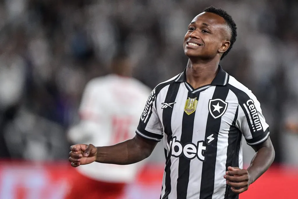 RJ – RIO DE JANEIRO – 29/07/2025 – COPA DO BRASIL 2025, BOTAFOGO X BRAGANTINO – Nathan Fernandes jogador do Botafogo durante partida contra o Bragantino no estadio Engenhao pelo campeonato Copa Do Brasil 2025. Foto: Thiago Ribeiro/AGIF