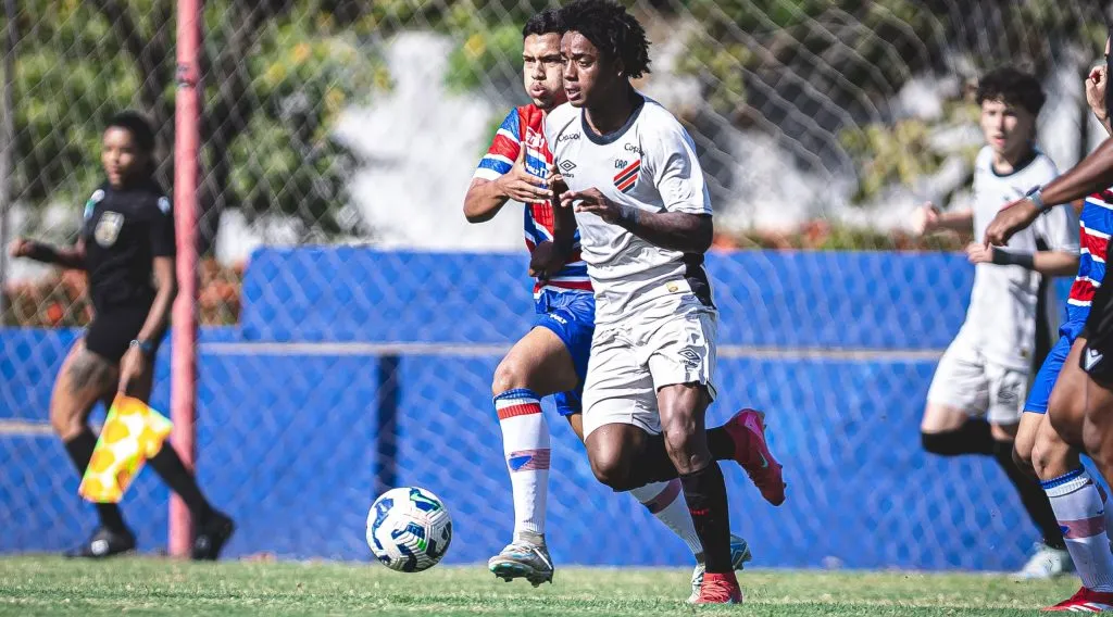 Foto: @baggiorodriguesfoto – Bruninho durante confronto contra o Fortaleza no Campeonato Brasileiro Sub-17.