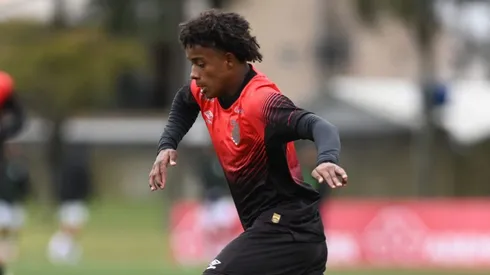 Foto: Yan Guimarães/athletico.com.br – Bruninho durante confronto contra o América-MG no Campeonato Brasileiro sub-17.
