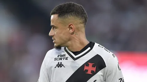 Coutinho durante confronto contra o Flamengo no Campeonato Brasileiro de 2025. Foto: Thiago Ribeiro/AGIF