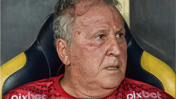 RJ - RIO DE JANEIRO - 27/12/2023 - AMISTOSO, TIME DAS ESTRELAS - Zico jogador do time Vermelho durante partida contra o time branco no estadio Maracana pelo Jogo das Estrelas 2023. Foto: Thiago Ribeiro/AGIF