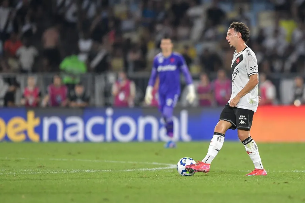 Nuno Moreira jogador do Vasco contra o Flamengo –  Foto: Thiago Ribeiro/AGIF