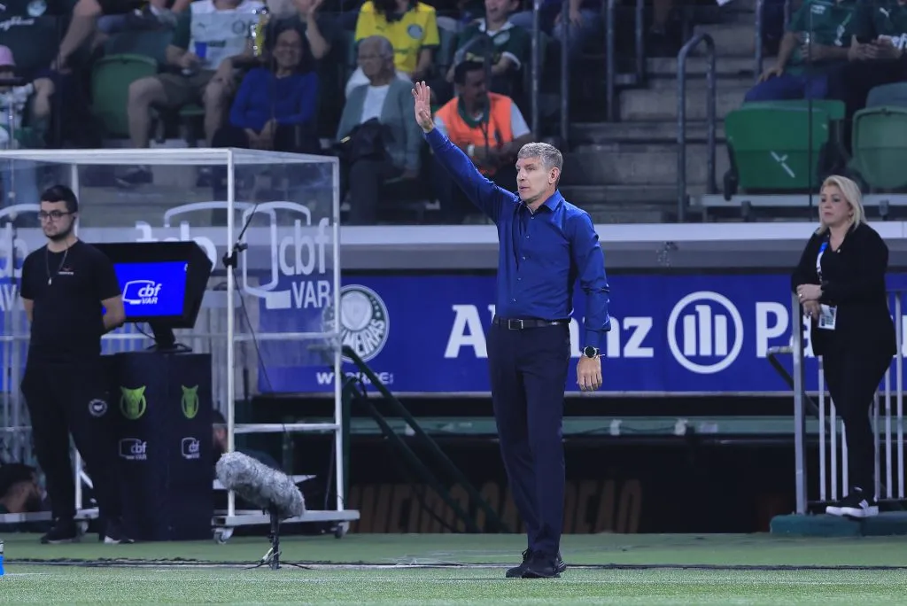 Martin Palermo técnico do Fortaleza durante partida contra o Palmeiras – Foto: Ettore Chiereguini/AGIF