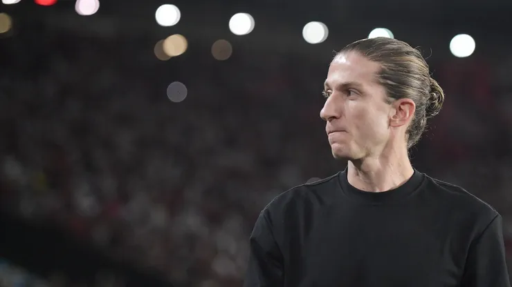 Filipe Luís técnico do Flamengo durante partida contra o Vitoria no estádio Maracanã pelo campeonato Brasileiro A 2025. Foto: Thiago Ribeiro/AGIF