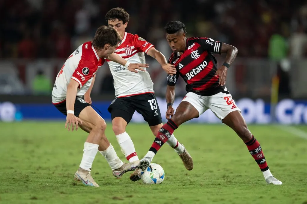RJ – RIO DE JANEIRO – 18/09/2025 – COPA LIBERTADORES 2025, FLAMENGO X ESTUDIANTES – Bruno Henrique jogador do Flamengo durante partida contra o Estudiantes no estadio Maracana pelo campeonato Copa Libertadores 2025. Foto: Jorge Rodrigues/AGIF