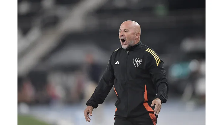RJ - RIO DE JANEIRO - 20/09/2025 - BRASILEIRO A 2025, BOTAFOGO X ATLETICO-MG - Jorge Sampaoli tecnico do Atletico-MG durante partida contra o Botafogo no estadio Engenhao pelo campeonato Brasileiro A 2025. Foto: Thiago Ribeiro/AGIF