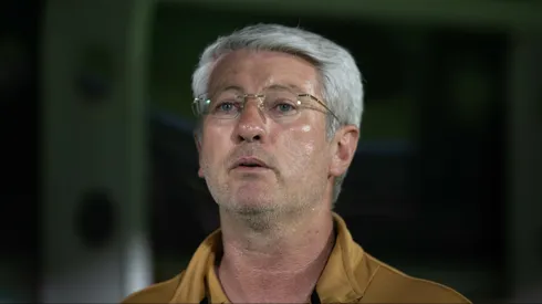 Odair Hellmann durante confronto contra a Chapecoense na Série B de 2025.