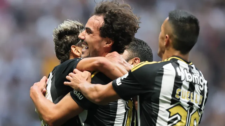 MG - BELO HORIZONTE - 14/09/2025 - BRASILEIRO A 2025, ATLETICO-MG X SANTOS - Igor Gomes jogador do Atletico-MG comemora seu gol durante partida contra o Santos no estadio Arena MRV pelo campeonato Brasileiro A 2025. Foto: Gilson Lobo/AGIF